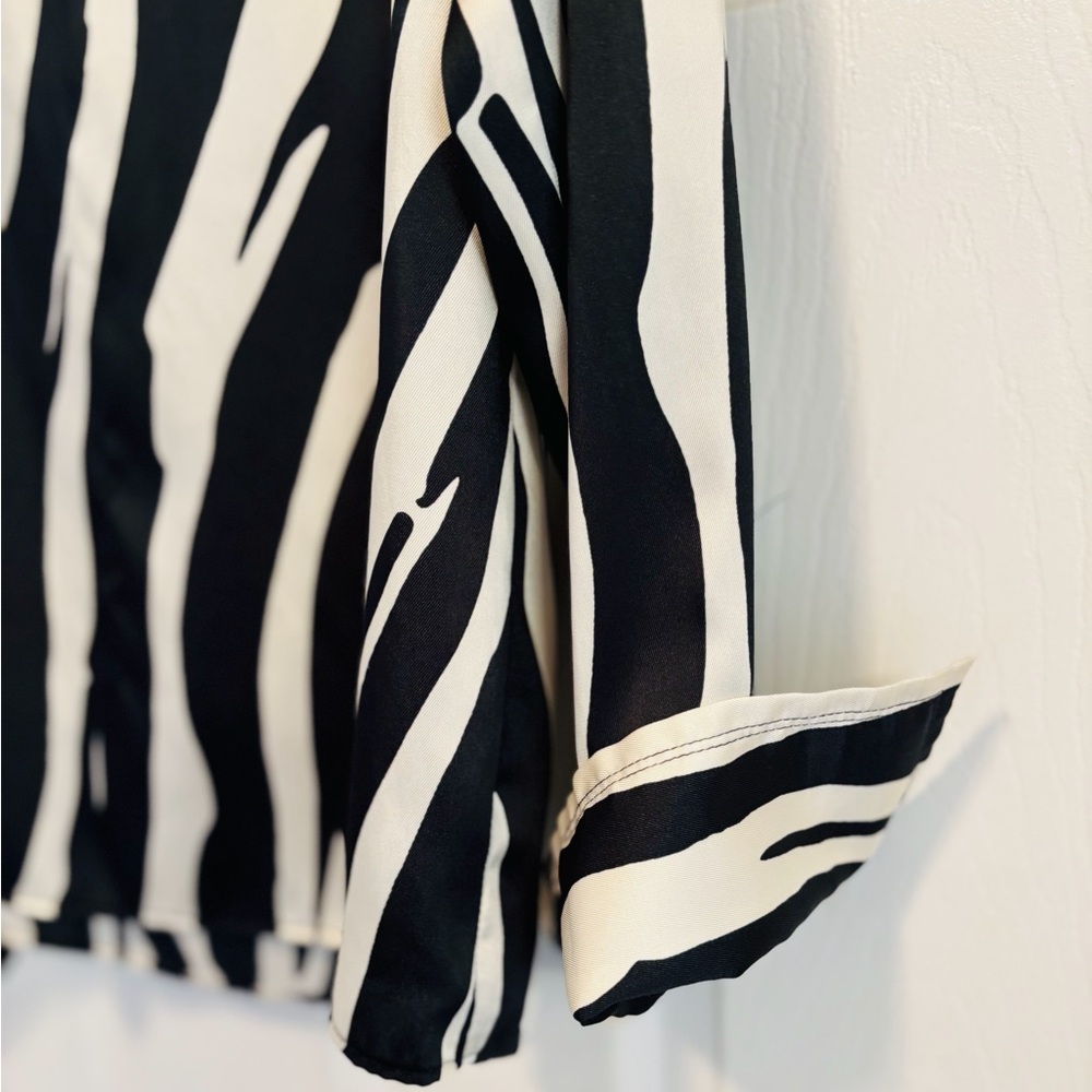 MANGO Black and White Zebra Print Women's Top. Size M/L - Picture 2 of 4